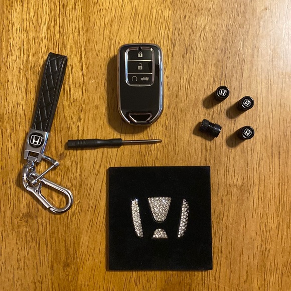 NEW 7pc HONDA Accessories - Picture 1 of 12